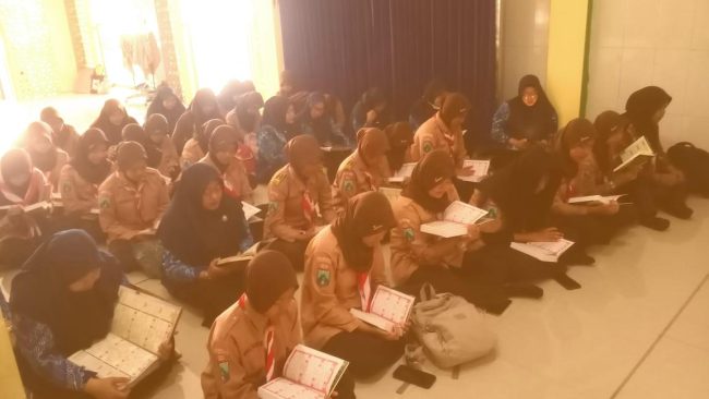 Kegiatan-PPDB-Qotmil-Quran-Guru-Karyawan-Siswa-3-light