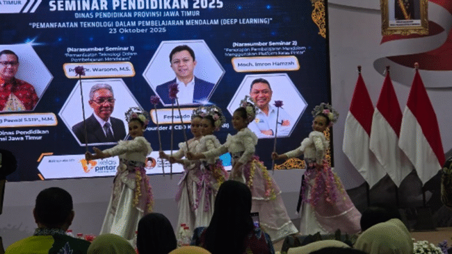 Tim Tari Tradisional Puspagana SMAHASA tampil di acara Seminar Pendidikan Pemanfaatan Teknologi dan Pembelajaran Mendalam (Deep Learning) (3)